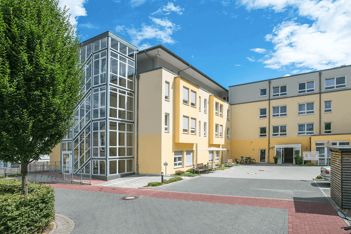 Einfahrt zum CMS Pflegestift Domhof in Bonn